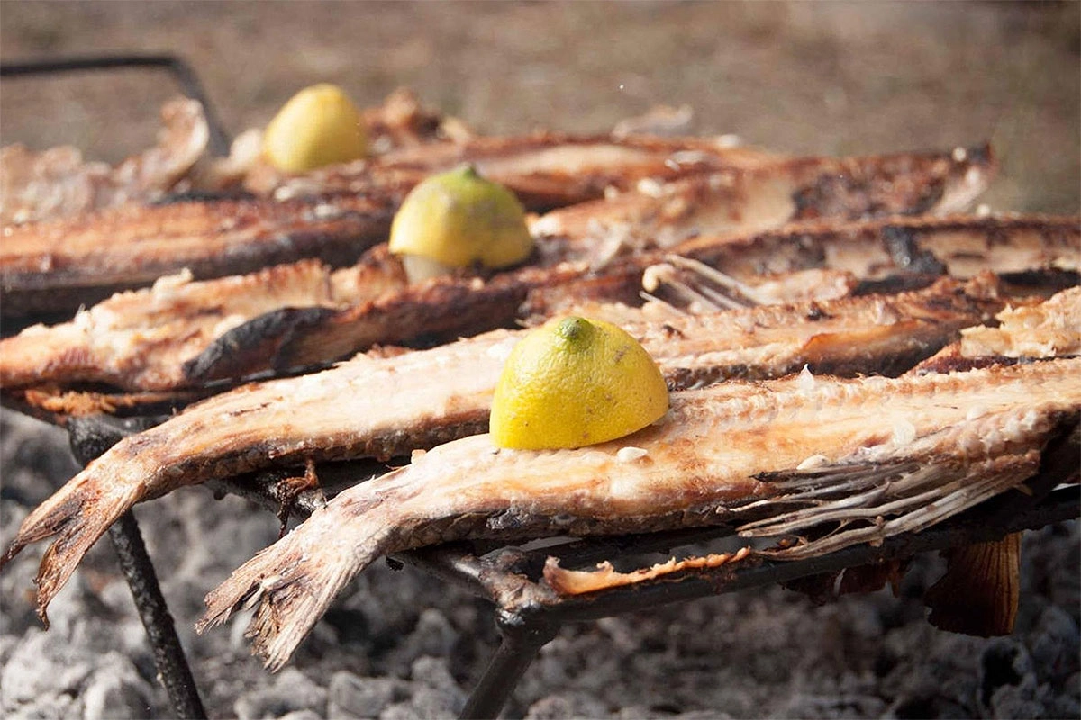 Muchos fieles optan por el pescado. Muchos fieles optan por el pescado.