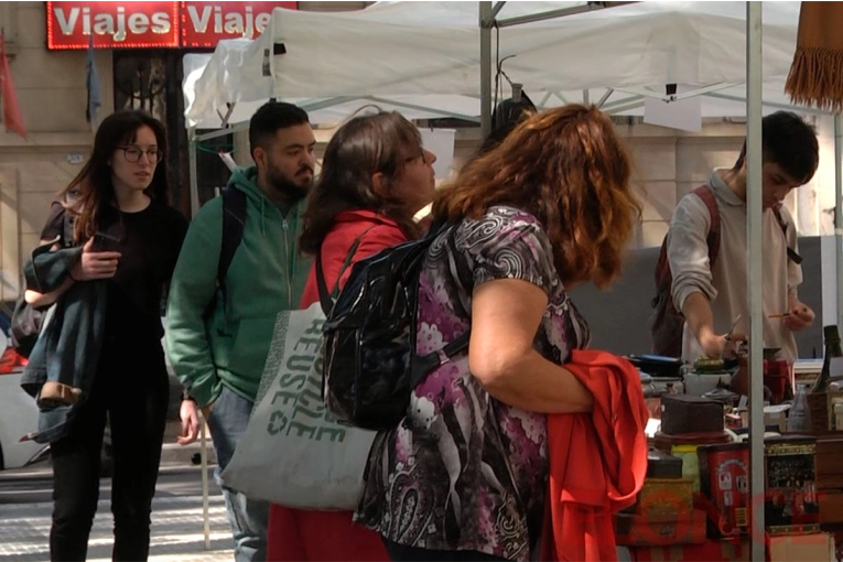 “Feria con Historia”: antigüedades y diseño local se lucieron en Plaza Carbó
