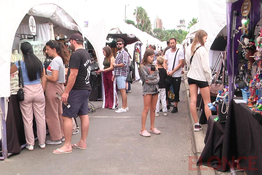 Gran cantidad de gente en la Feria de Emprendedores y Artesanos. Elonce