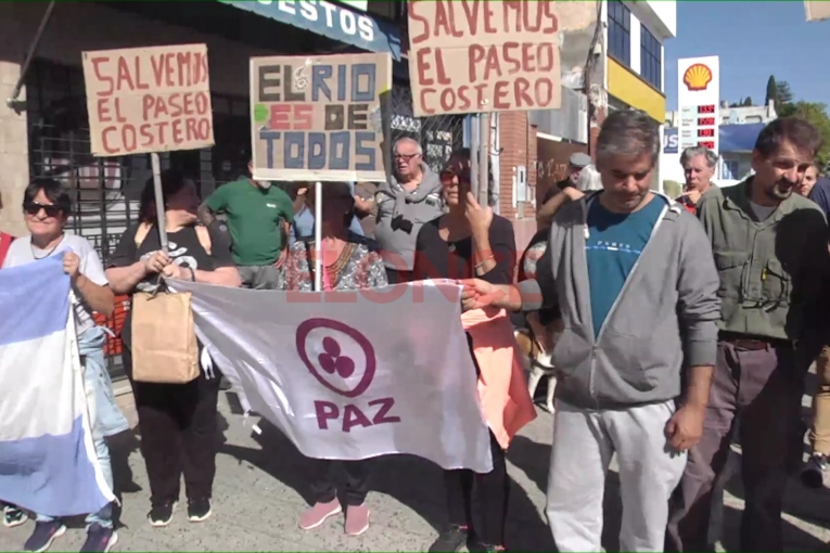La Asamblea Ciudadana Vecinalista realizó una movilización pacífica por las calles de Paraná