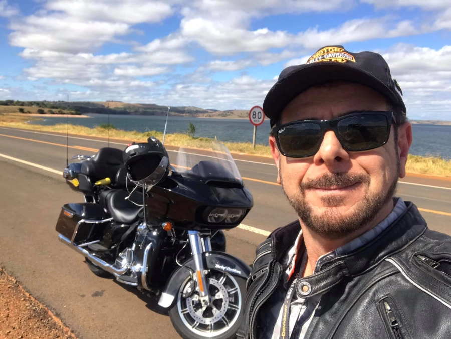 Orlando Pinheiro Ferraz Filho era médico y, según se aprecia en sus redes sociales, un apasionado por las motos de alta cilindrada (foto Facebook)