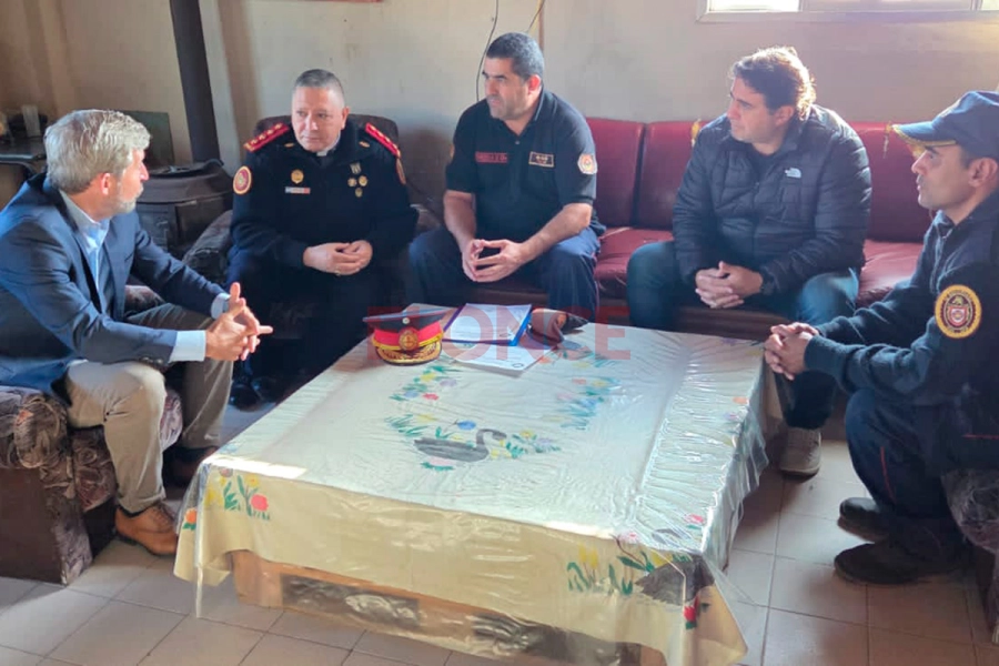 Frigerio se reuni&oacute; con bomberos voluntarios de Ceibas (foto Bomberos Voluntarios de Ceibas)