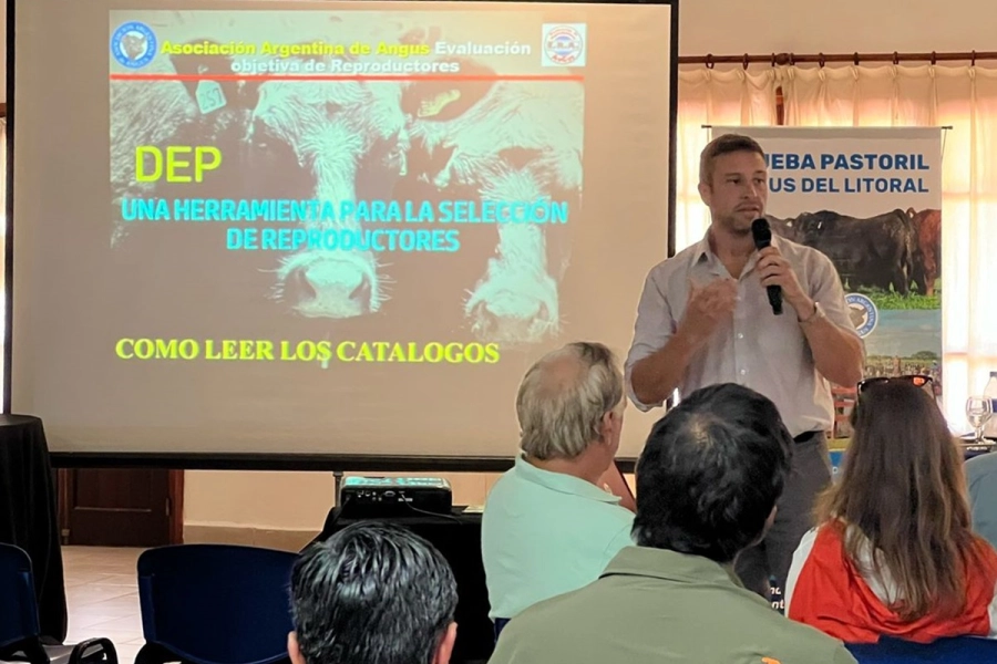 Mart&iacute;n Sieber fue el encargado de dar una charla informativa (foto Gobierno de Entre R&iacute;os)