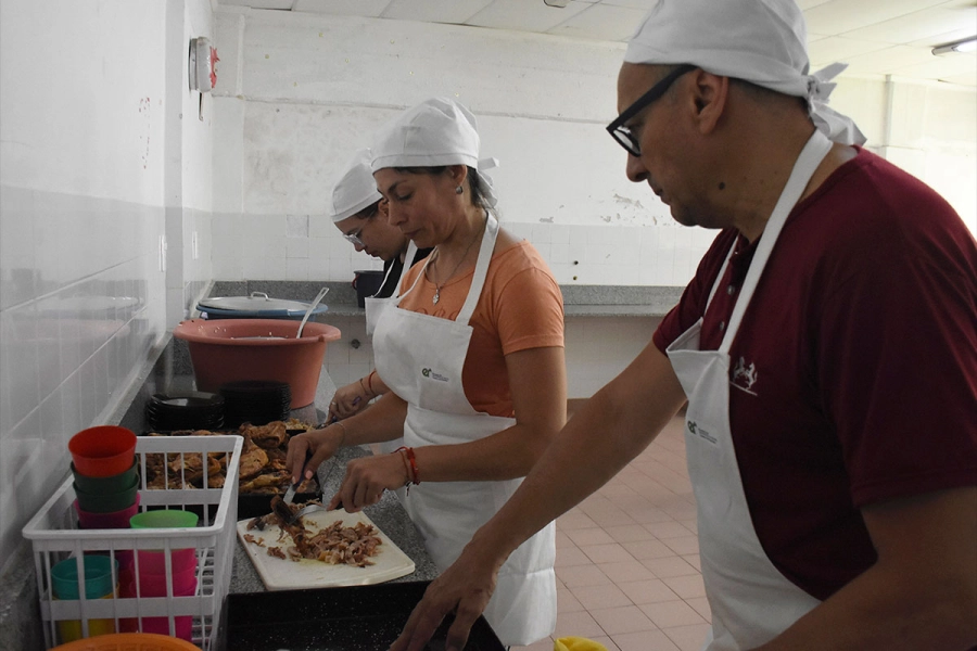 M&aacute;s de 9.000 ni&ntilde;os asisten a comedores escolares durante el receso de verano