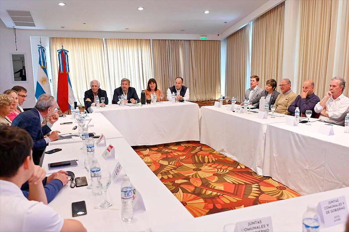 Rogelio Frigerio reunió a avicultores en Villa Elisa y propuso soluciones conjuntas para mejorar la infraestructura