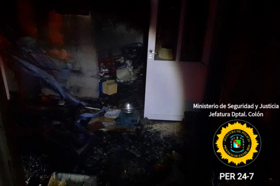 Incendio en una vivienda de Colón (foto Policía de Entre Ríos)