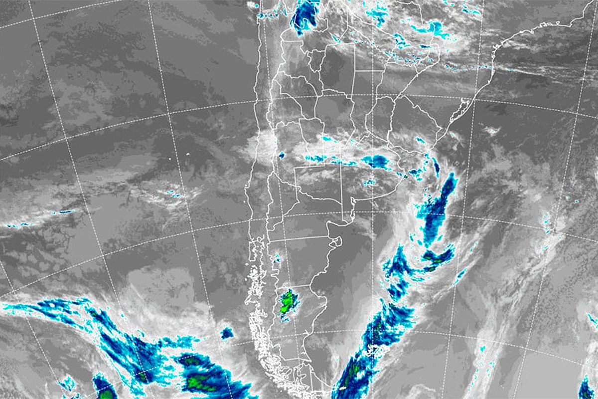 Imagen satelital de esta madrugada. Imagen satelital de esta madrugada.