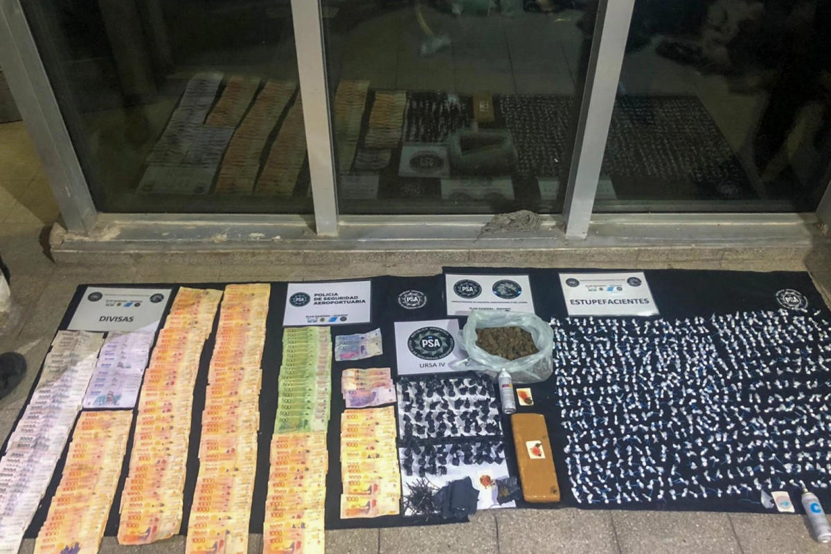 La droga y el dinero incautado La droga y el dinero incautado