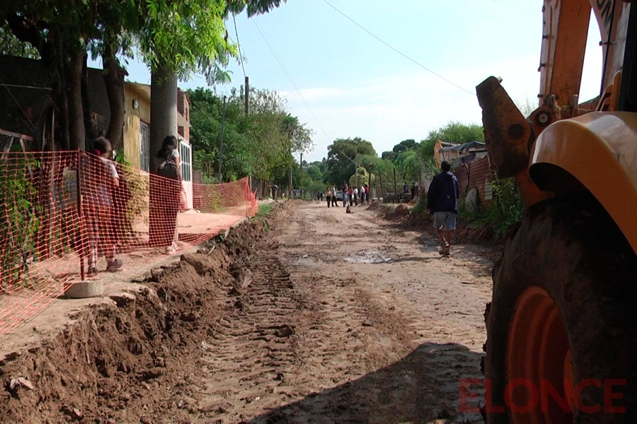 Pavimentan calle Estado de Palestina en Paran&aacute; (foto Elonce)