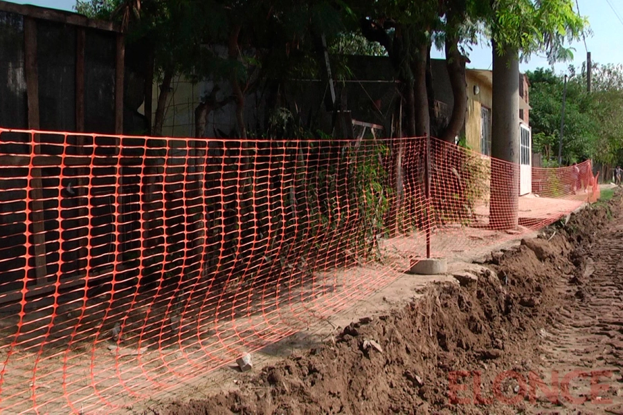 Avanzan las obras de pavimentaci&oacute;n y servicios en Villa Mar&iacute;a, elegidas por los vecinos (foto Elonce)