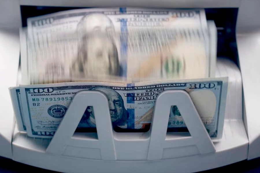 El Gobierno busca atraer los d&oacute;lares del colch&oacute;n al circuito econ&oacute;mico formal