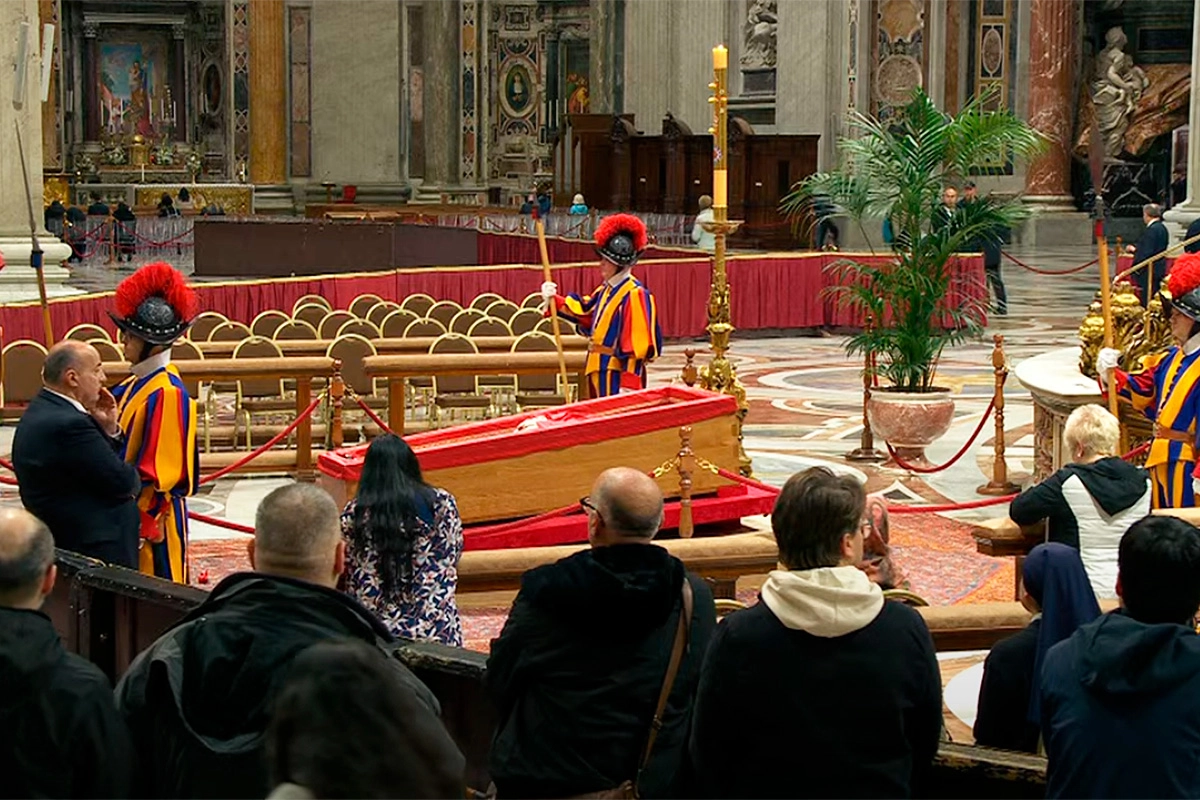 Sigue el velorio del Papa Sigue el velorio del Papa
