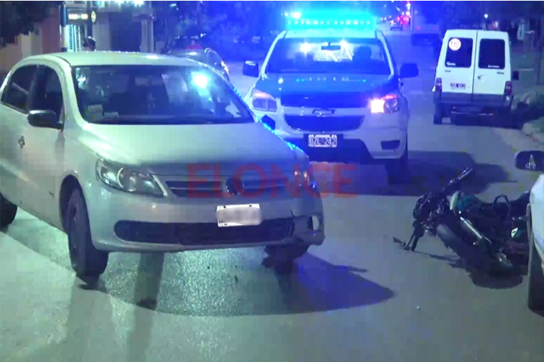 Motociclista fue hospitalizado tras chocar con un auto en transitada zona de Paraná
