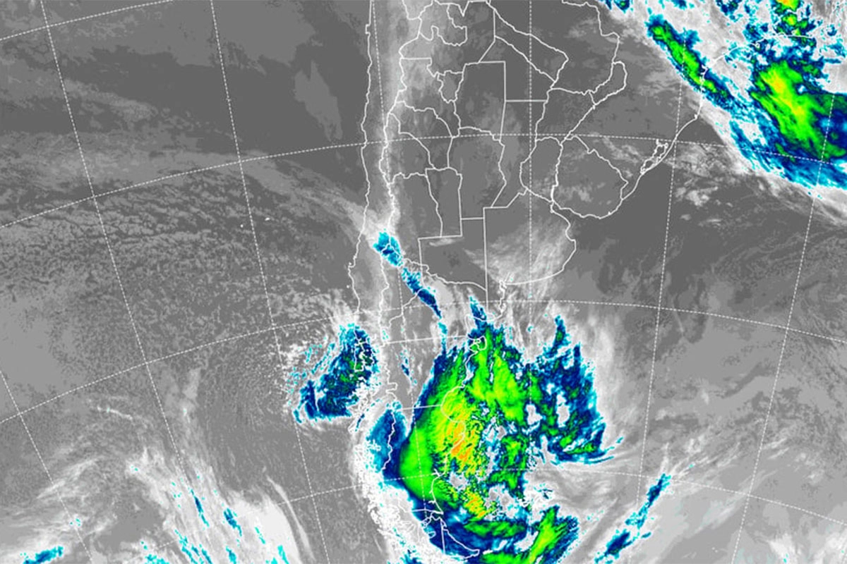 Imagen satelital de esta madrugada. Imagen satelital de esta madrugada.