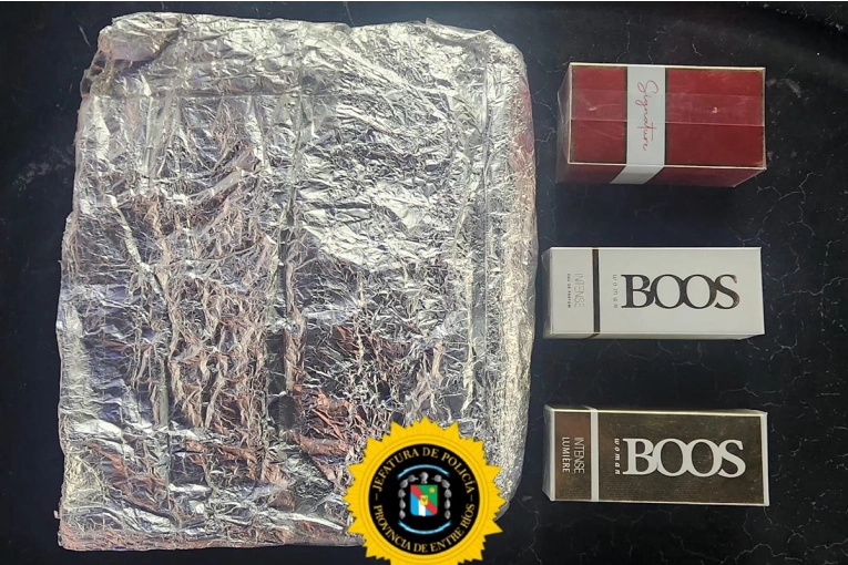Una joven abandonó una bolsa con perfumes y huyó al ser descubierta en Paraná