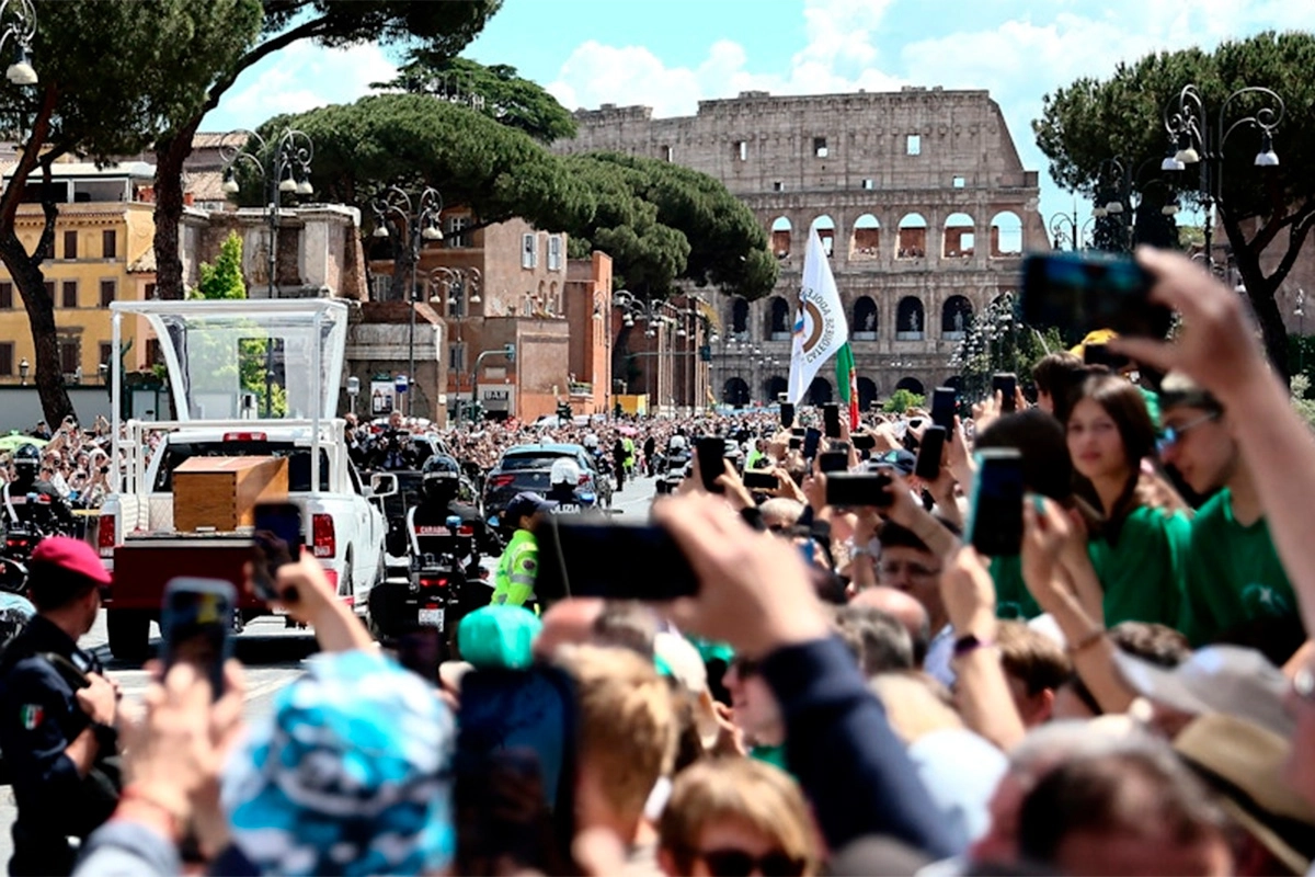 Emotivo adiós a Francisco en el Vaticano Emotivo adiós a Francisco en el Vaticano