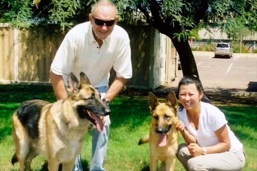 Gene Hackman, Betsy y sus queridos perros. Foto: Facebook/Animal Rescue