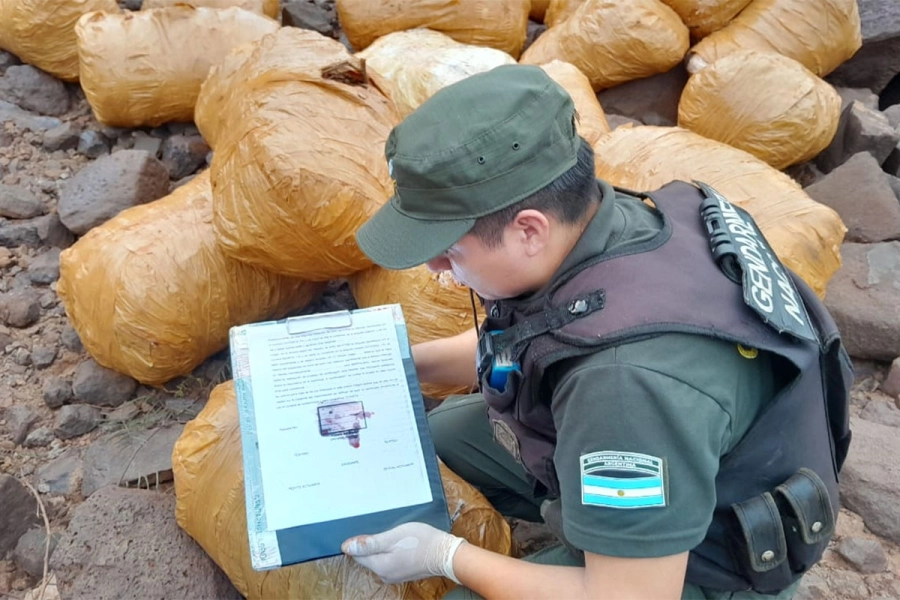 Droga secuestrada cerca de la costa del r&iacute;o Paran&aacute;. Gendarmer&iacute;a Nacional