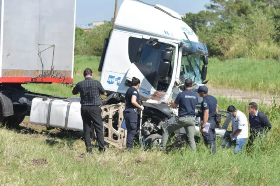 Matrimonio murió al ser arrollado su auto por camión. Diario Época