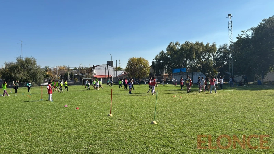 Un encuentro de fútbol congregó a 400 alumnos en el CEF Nº5 de Paraná (foto Elonce)