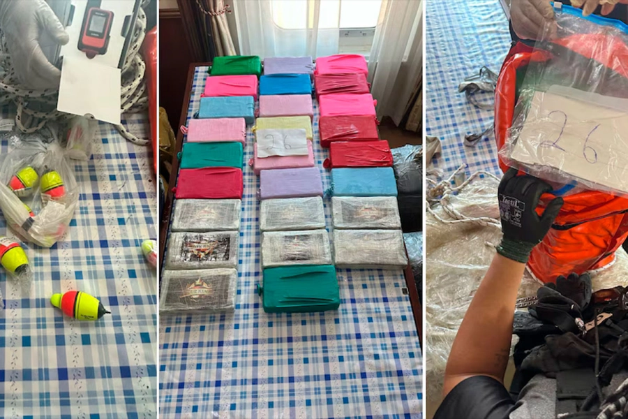 Los ladrillos de cocaína hallados en el buque.
