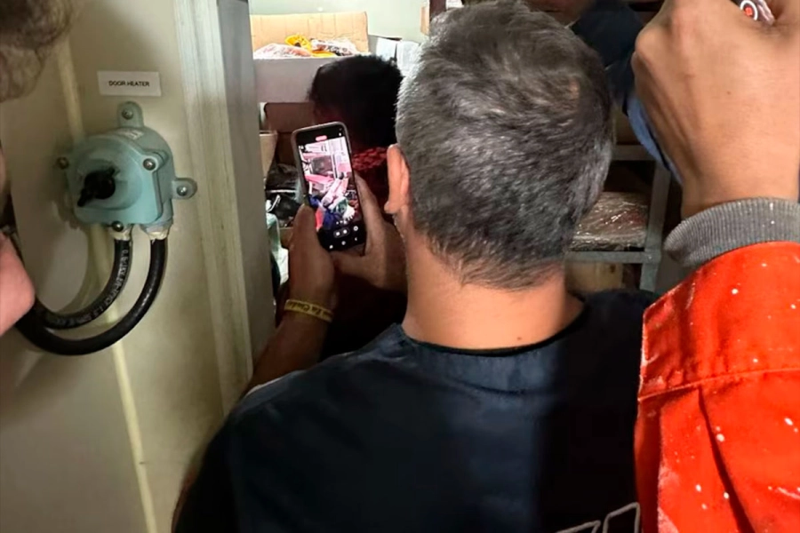 Los agentes federales filmaron todo el procedimiento.