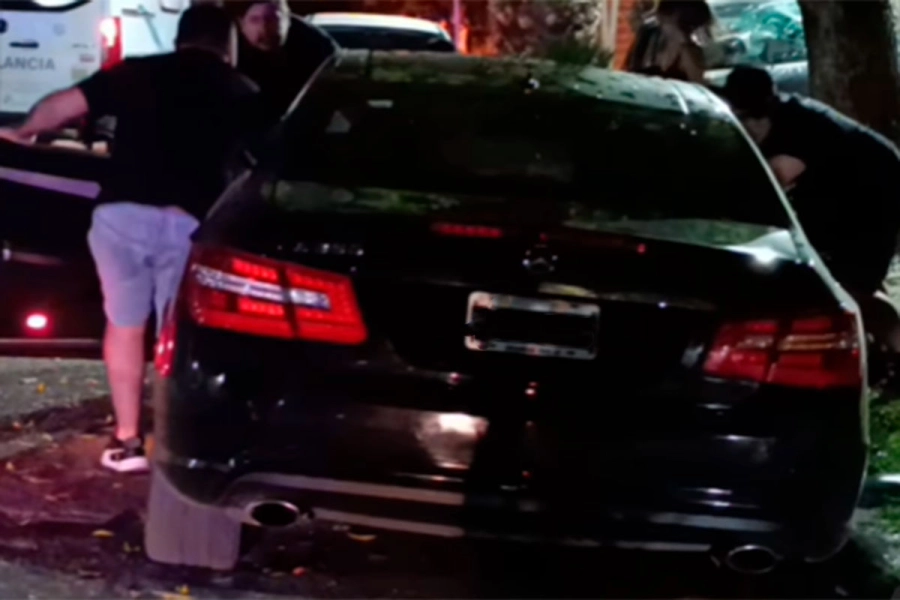 El veh&iacute;culo involucrado en el accidente. Foto: Reporte 100.7