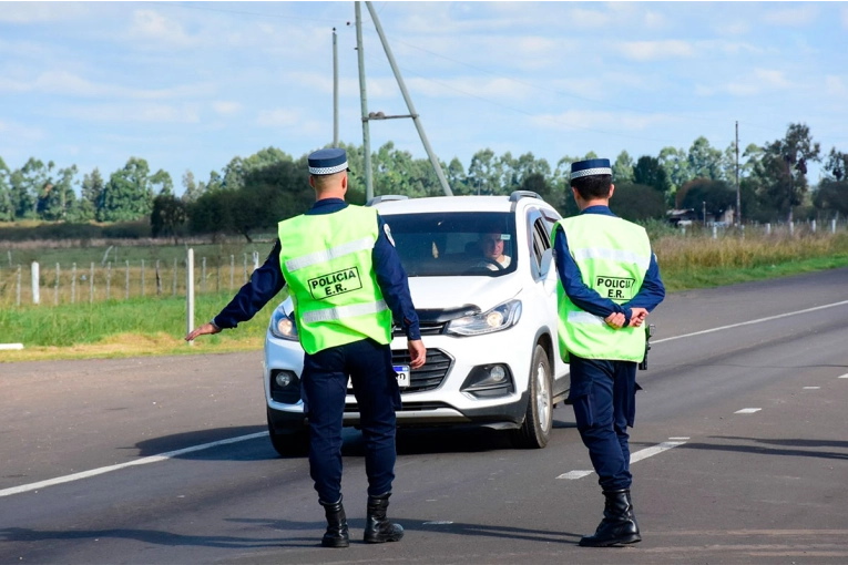 Qué documentación exigen a conductores en rutas de Entre Ríos y qué pasa con la presentación digital