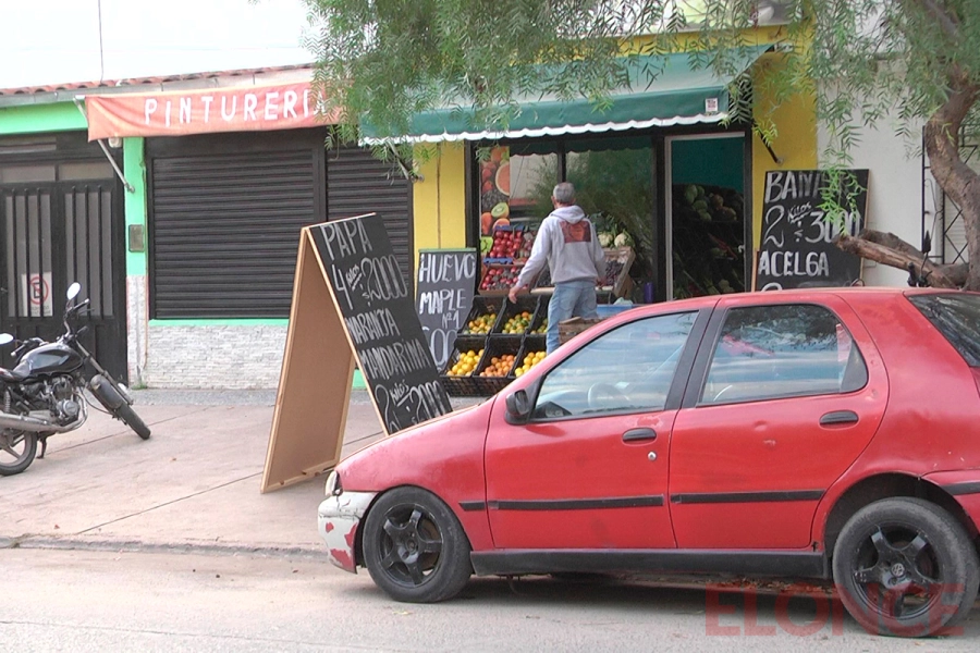 Comercios abiertos en barrio San Agust&iacute;n (foto Elonce)