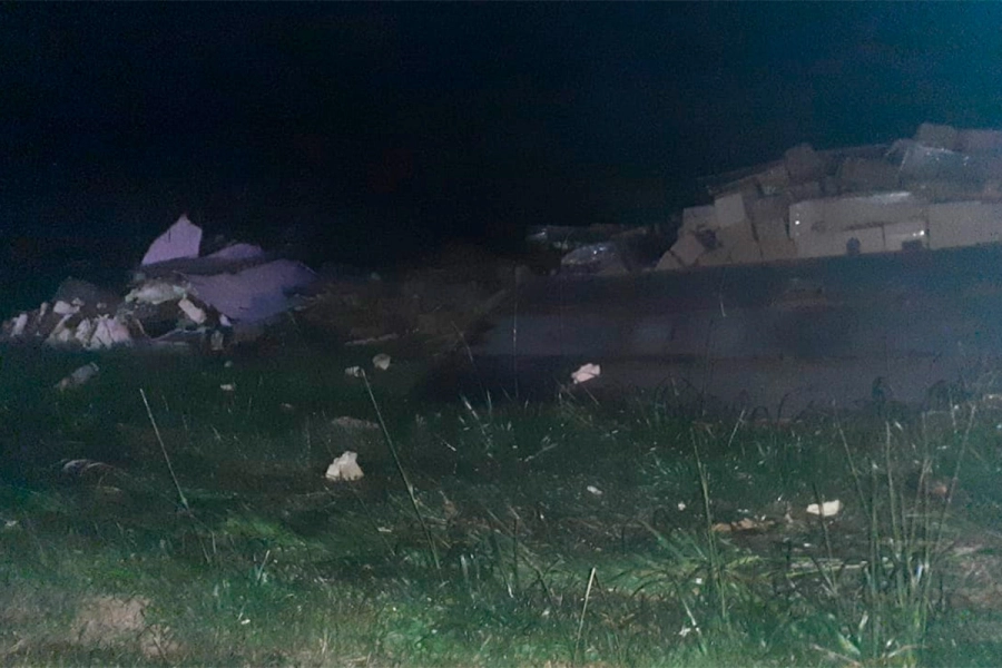 Camión se despistó y activó operativo de emergencia sobre Autovía 14 (foto Bomberos Voluntarios de Ceibas)