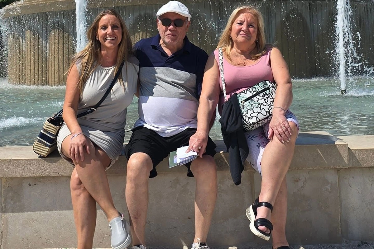 Paula Bernini con sus padres. Paula Bernini con sus padres.