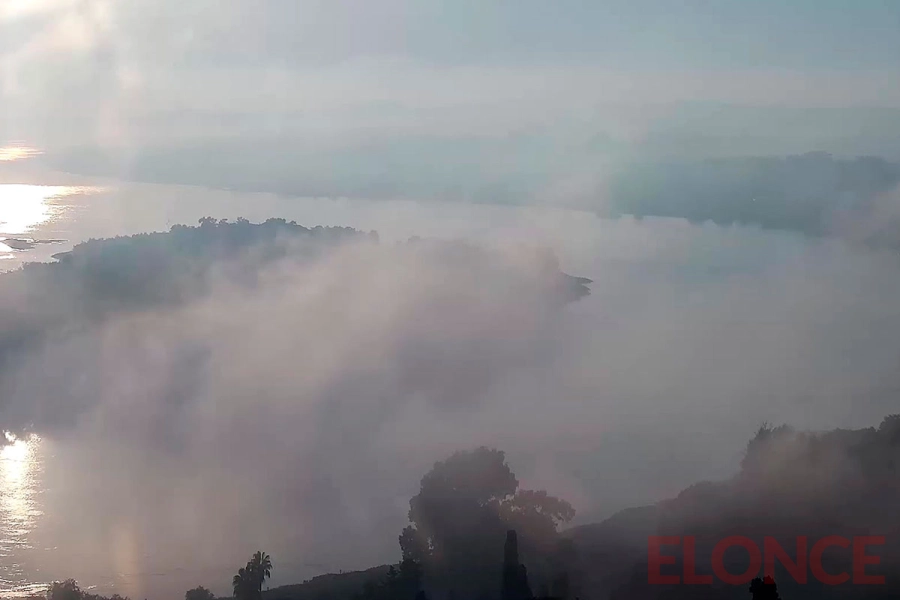 Imágenes de la niebla sobre el río Paraná (foto Elonce)