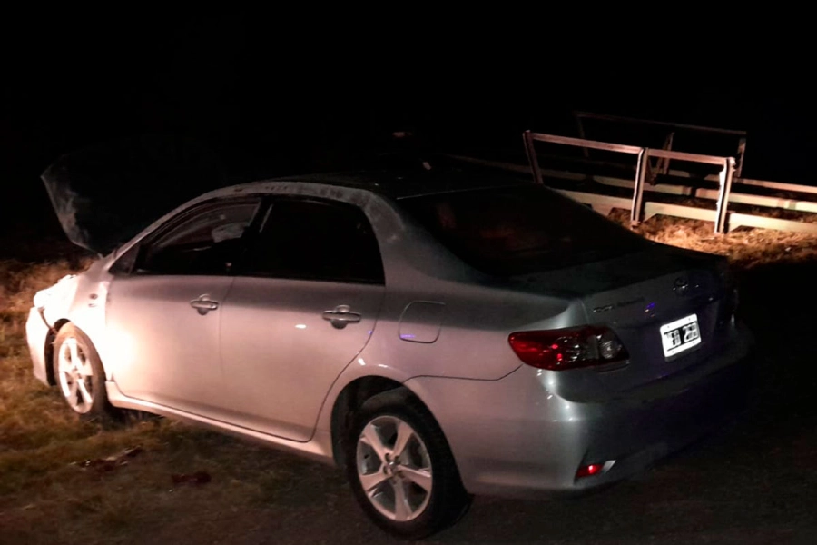 Un hombre de 77 años sufri&oacute; lesiones leves tras chocar con un implemento agr&iacute;cola (foto Polic&iacute;a de Entre R&iacute;os)