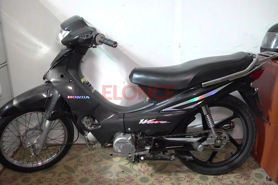 La moto secuestrada por asalto a financiera en calle Per&uacute; de Paran&aacute; (foto Elonce)