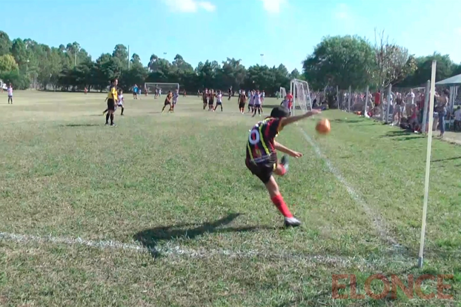 F&uacute;tbol infantil en San Benito (foto Elonce)
