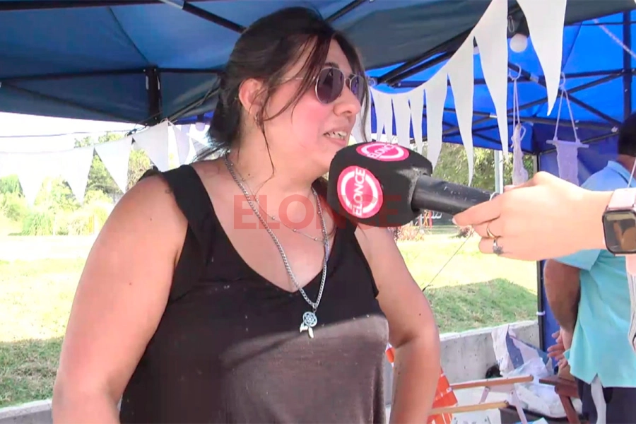 Verónica, otra de las feriantes. Foto: Elonce