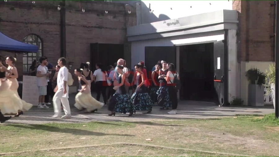 Un grupo en la previa de su presentación. Foto: Elonce