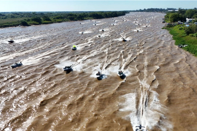 Video: emotiva y multitudinaria largada de lanchas en la Fiesta Nacional del Surubí 2025
