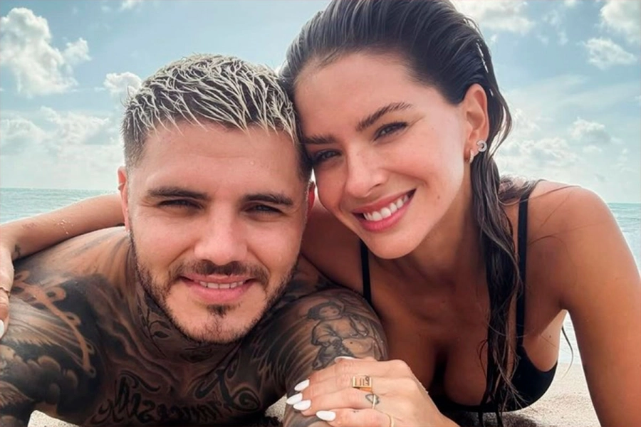 Mauro Icardi y La China Suárez, selfie en la playa. (Foto: Instagram).