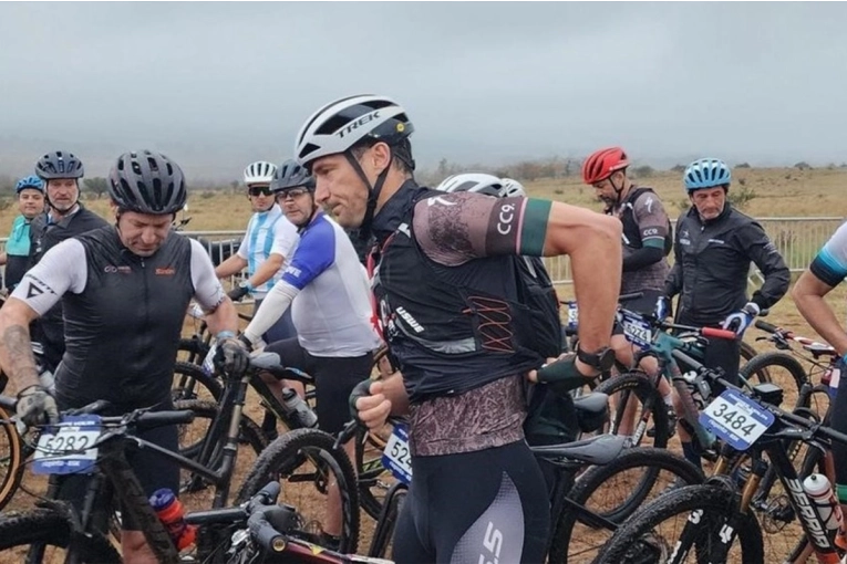 Scaloni y el cuerpo técnico de Argentina participaron en una carrera de mountain bike en Córdoba