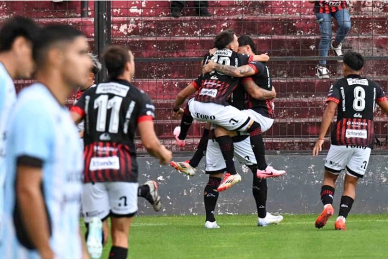 En un partidazo, Patronato da vuelta el resultado y vence 3-2 a Racing de Córdoba