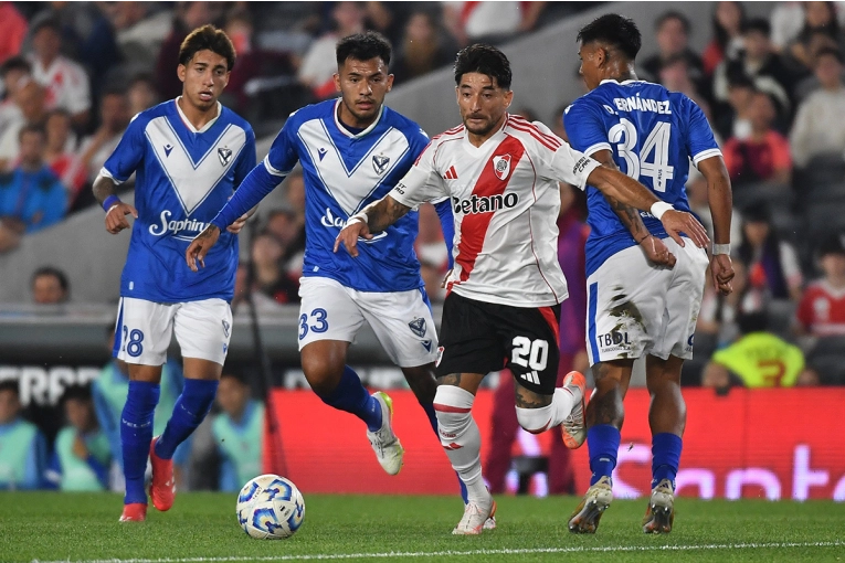 River goleó a Vélez 4 a 1 y terminó como escolta en la zona B: video