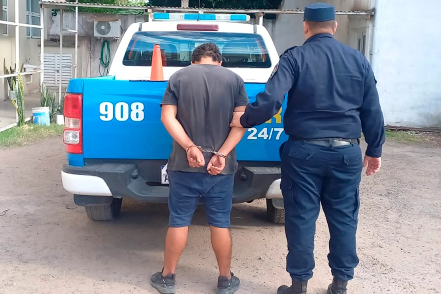 El ladr&oacute;n fue sorprendido por el dueño y termin&oacute; detenido (foto Polic&iacute;a de Entre R&iacute;os)