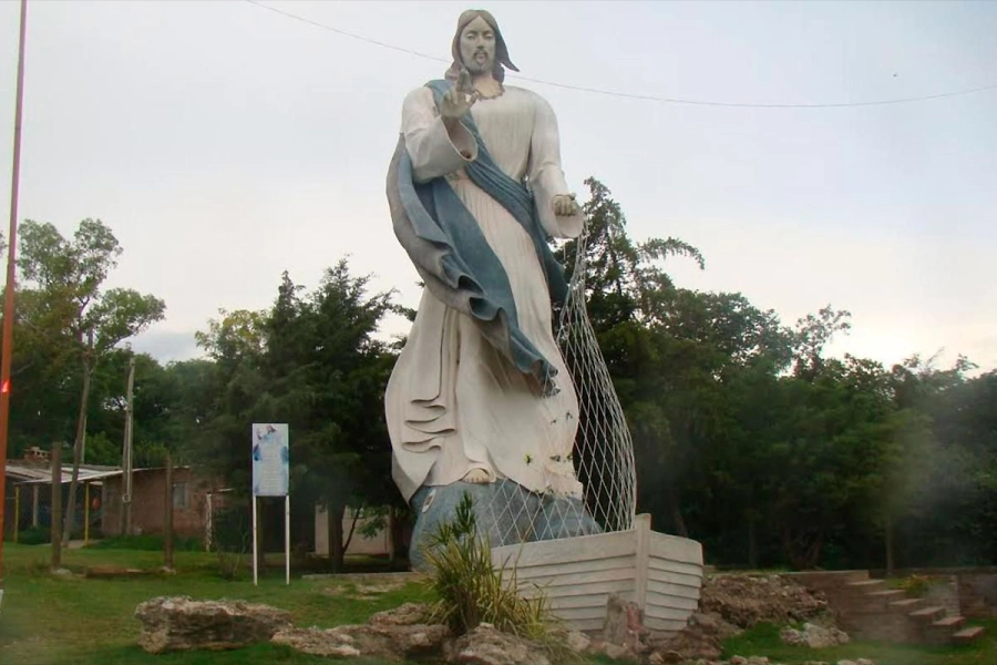 Eval&uacute;an reubicar el Cristo Pescador.