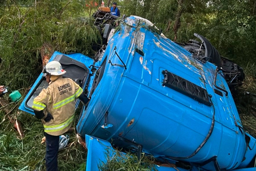 (Bomberos Voluntarios de Ceibas).