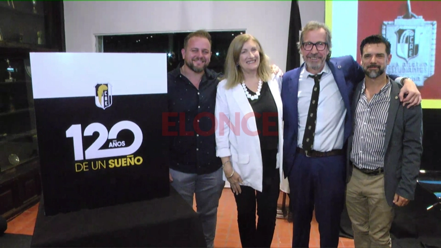 Autoridades municipales presentes en el acto del CAE. Foto: Elonce