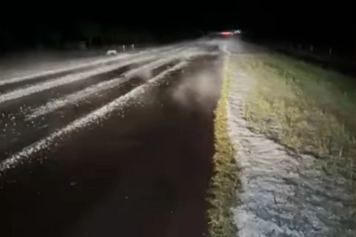 Así quedó la Ruta 2 con el granizo. Así quedó la Ruta 2 con el granizo.