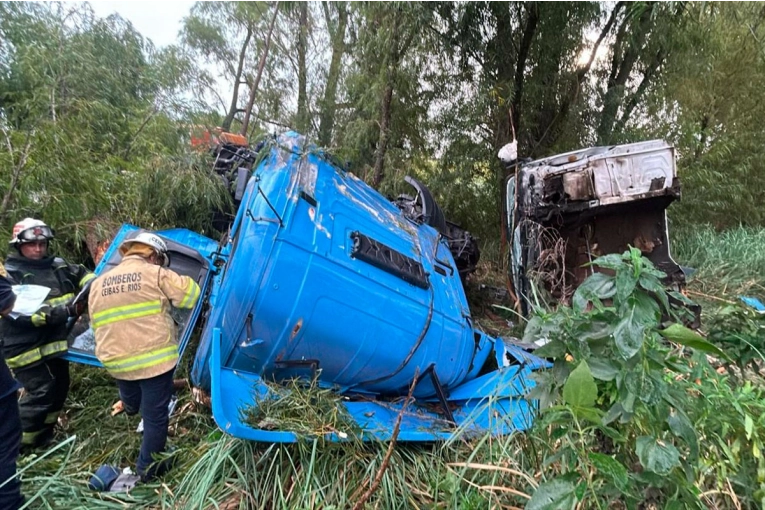 Fatal accidente en Entre Ríos: camionero misionero murió tras despistar y volcar en Ruta 12