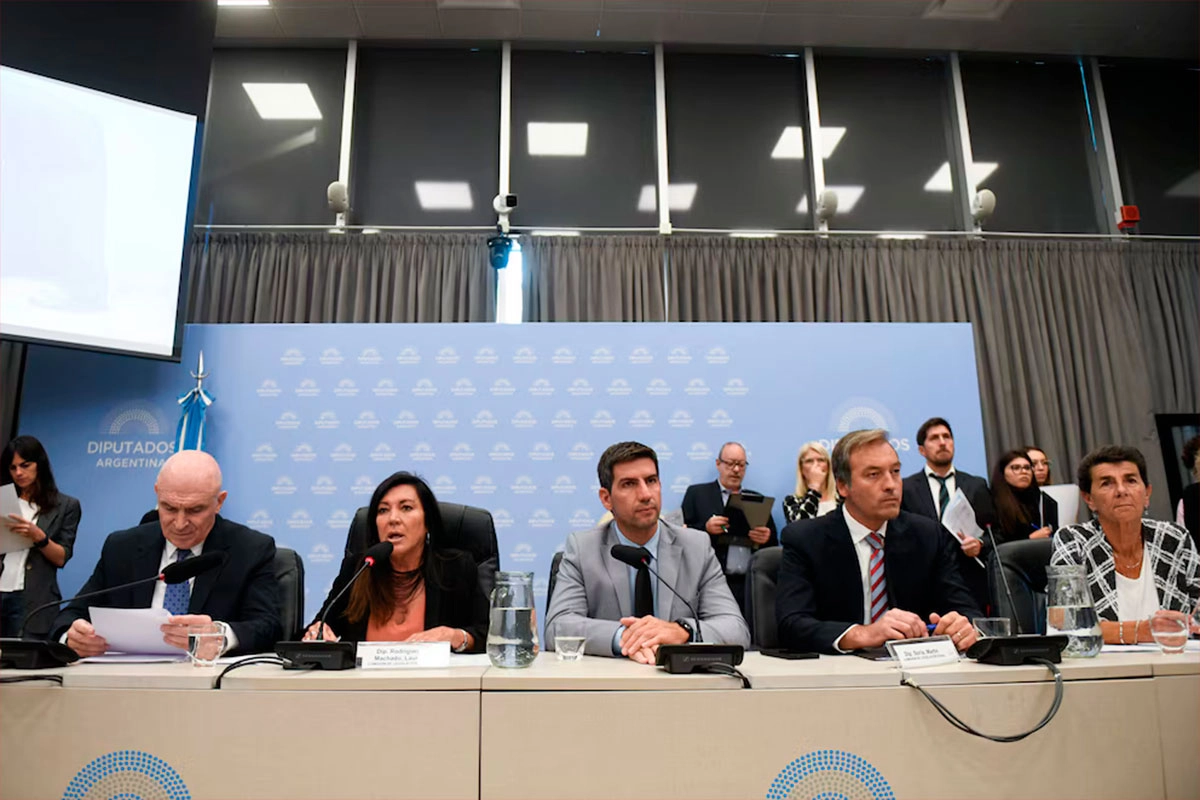 Reunión de comisión. Reunión de comisión.