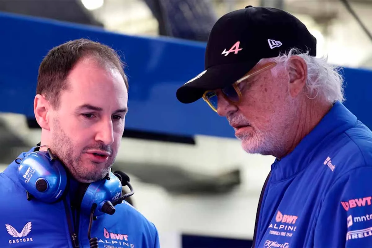 Oliver Oakes renunció al cargo y asume Flavio Briatore